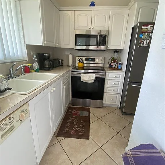 2100 NE 38th St #216 — Photo 2