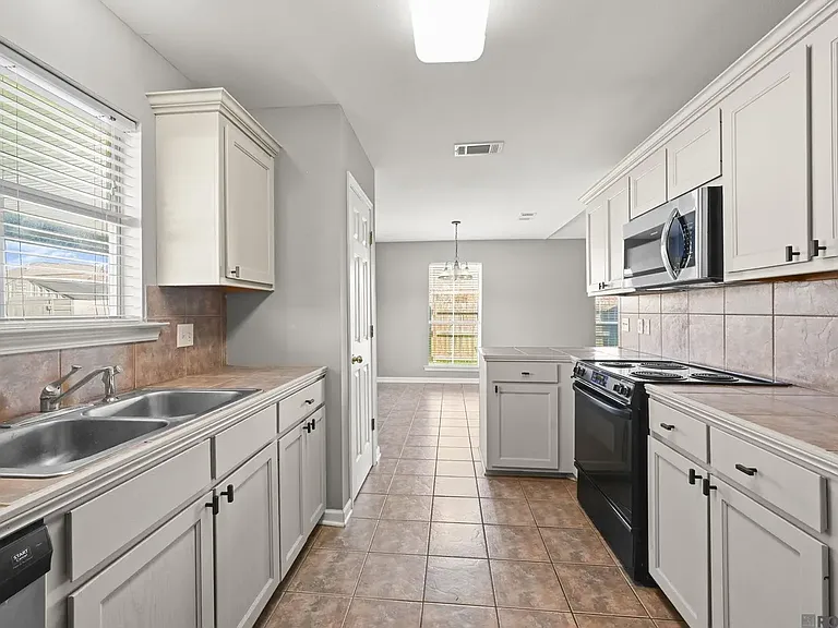36001 Portsmouth Dr — Photo 5