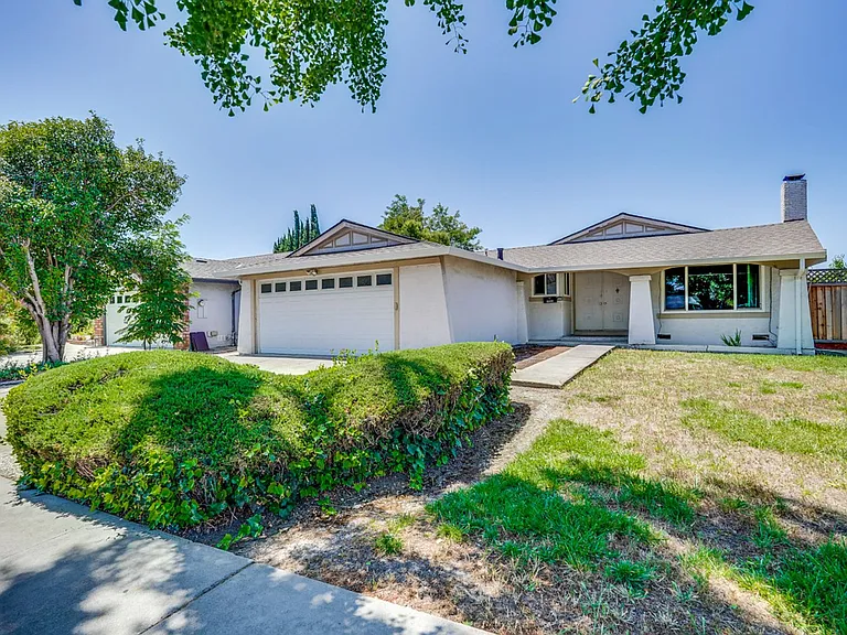 6063 Pineland Ave — Photo 3