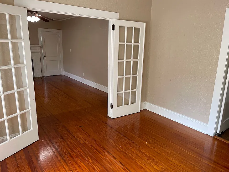 1226 N Duval St