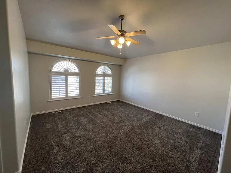 202 E White Spruce Cv — Photo 13