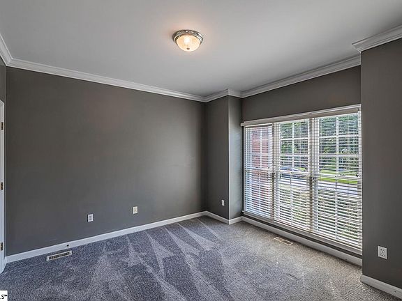 5th image of 32 English Oak Rd