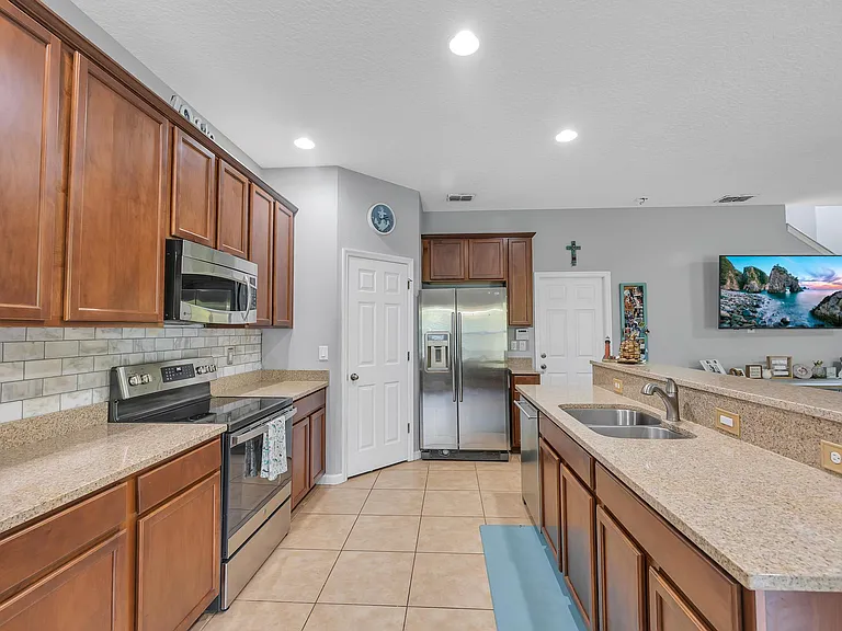 762 Battersea Dr — Photo 8