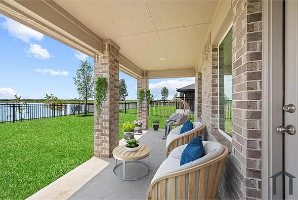 3085 Emerald Ocean Dr — Photo 1