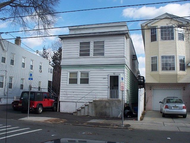 1st image of 299-301 N 10th St