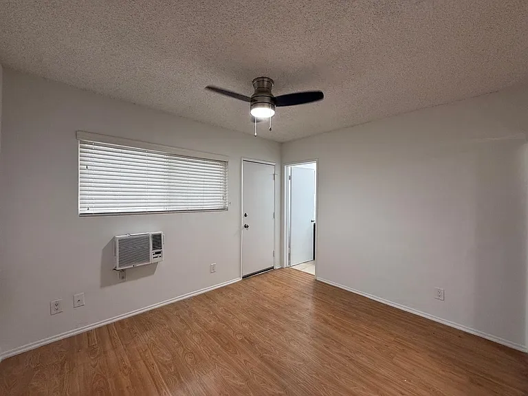 13952 Moorpark Ave — Photo 22