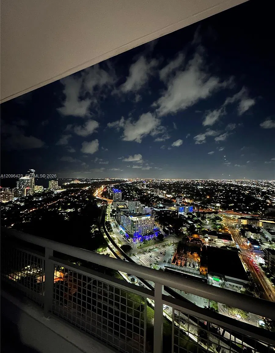 Infinity At Brickell Cond — Photo 2