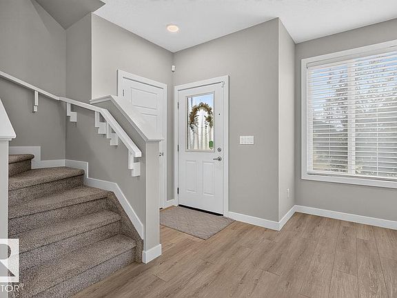 3rd image of 33 Sienna Blvd