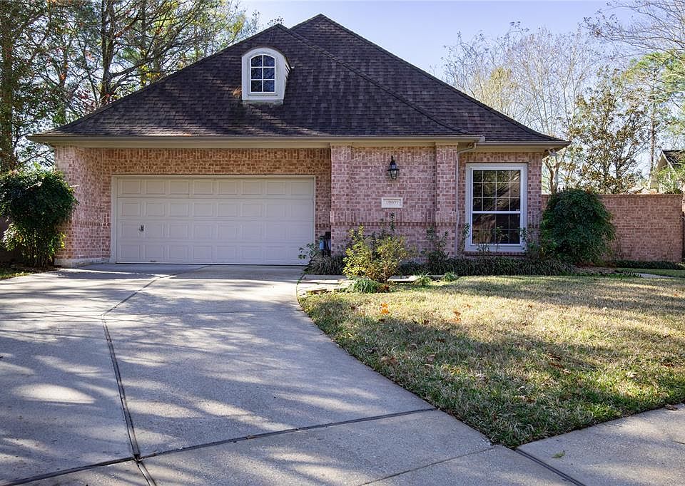 Welcome home! This beautiful 2/3 bedroom, 2 bath garden home has everything on your list!
