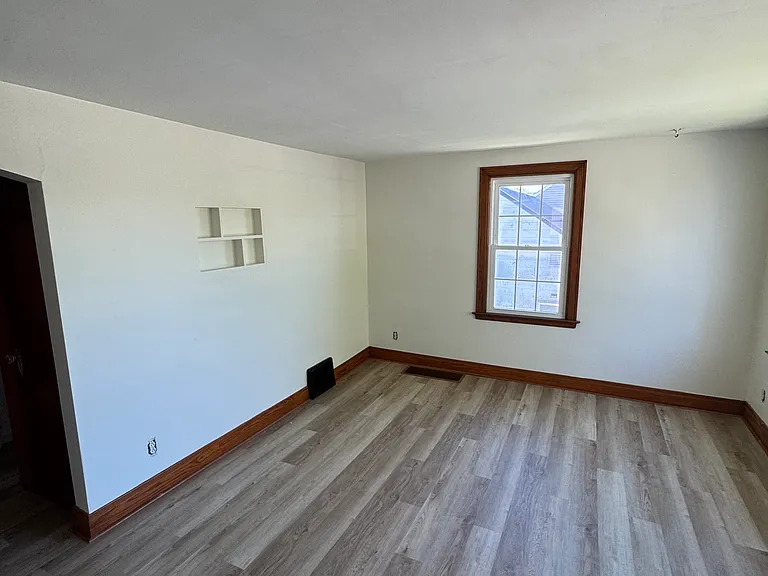 120 Victoria Blvd — Photo 7