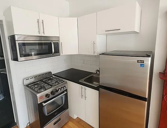 4th image of 40 W 96th St #3