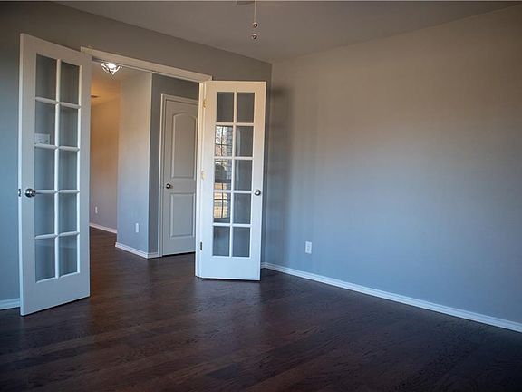 4th image of 4712 Strickland Ave