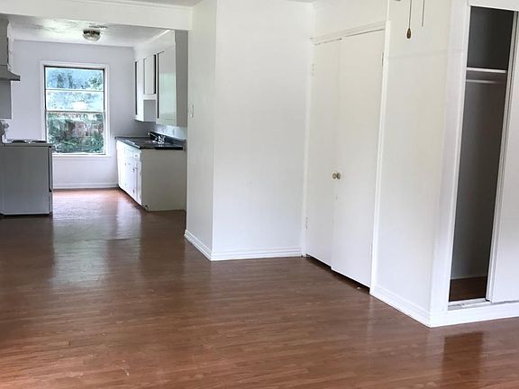3rd image of 1915 Skylark Dr