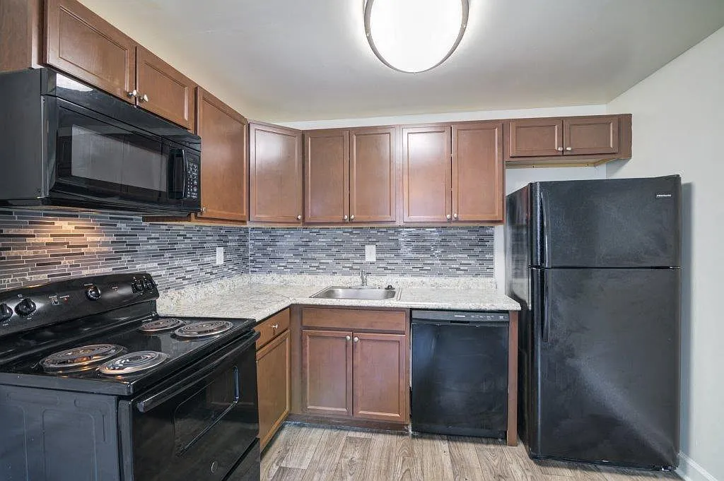 Mapleton Square Apartment Homes — Photo 2