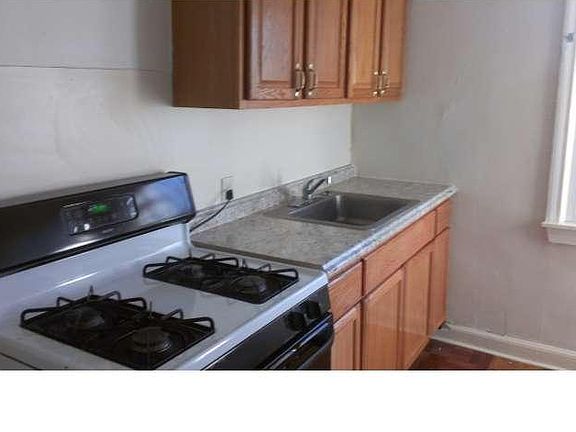 2nd image of 2700 W 5th St