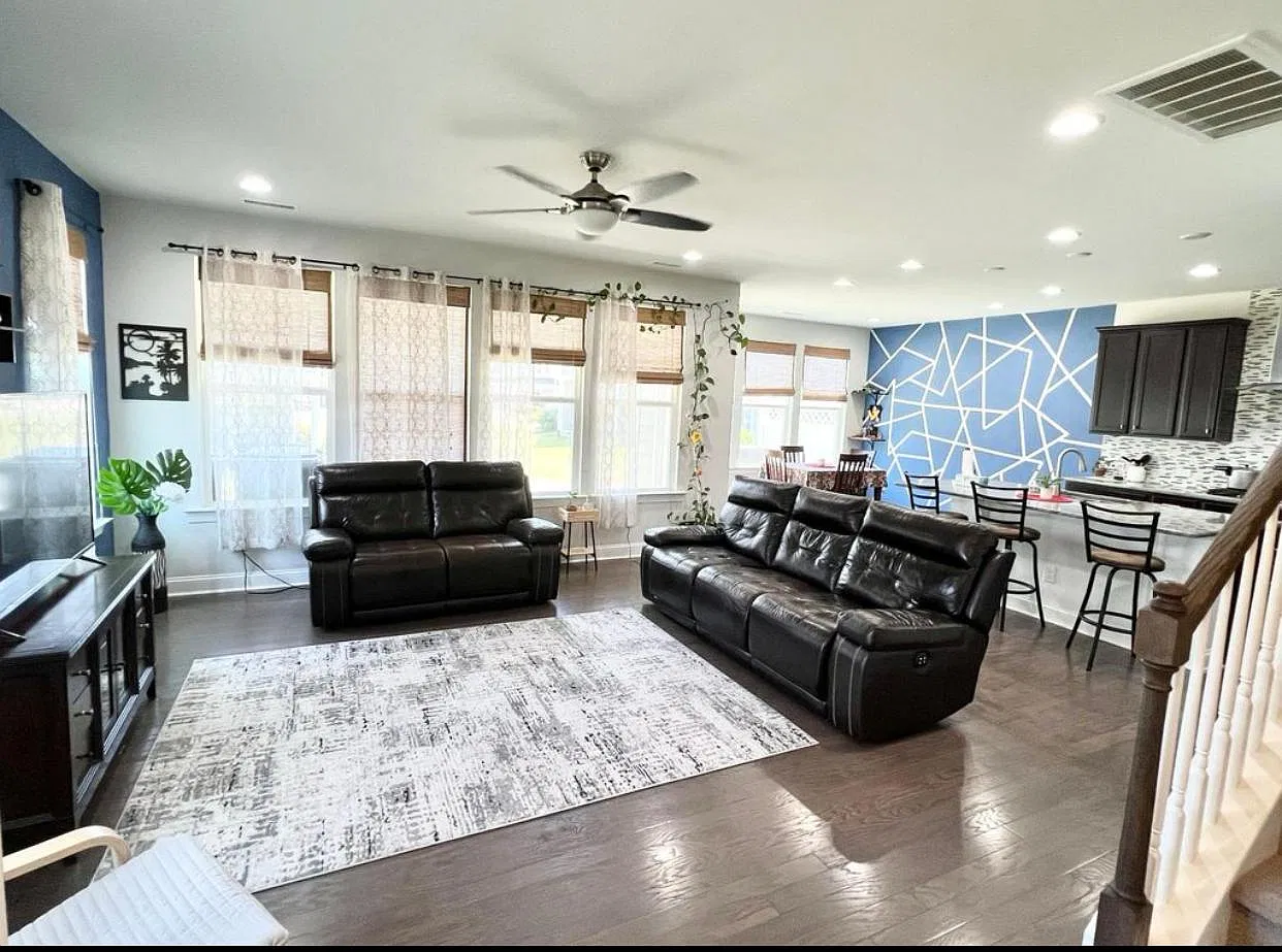 4 bed, 2411 sqft, $2,500 — Photo 4
