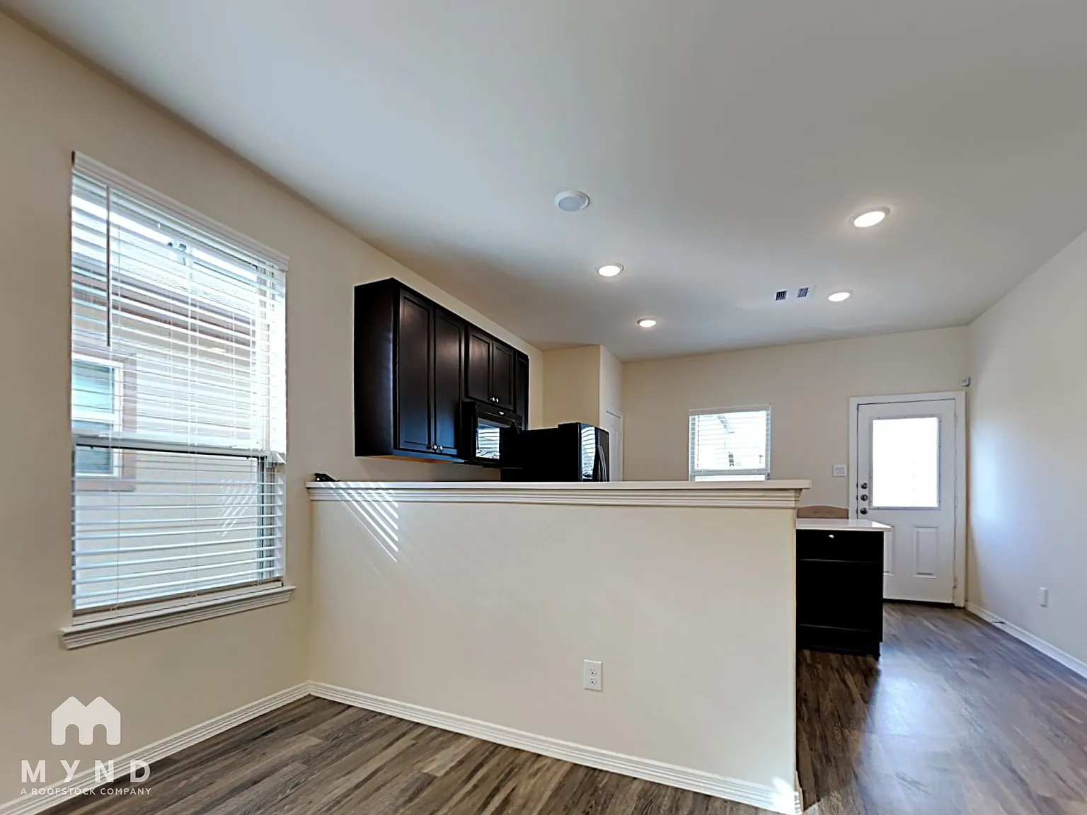 3 bed, 2.0 bath, 1265 sqft, $1,749 — Photo 4