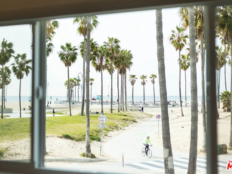 1313 Ocean Front Walk #10 — Photo 16