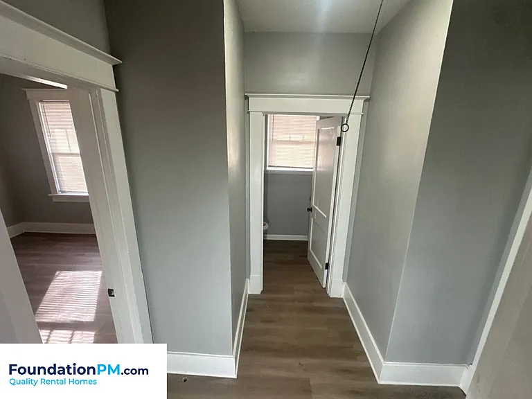 1041 Rosewood Ave — Photo 8