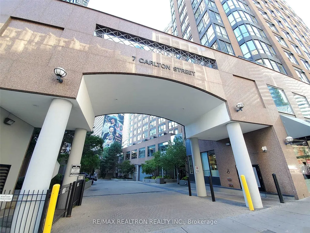 Building Photo - 7 Carlton St #716