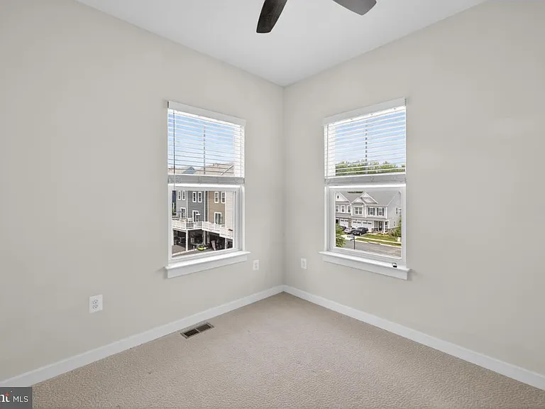 1601 Grove Chestnut Rd — Photo 32