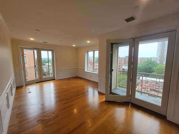 4th image of 3190 Riverdale Ave APT 5A