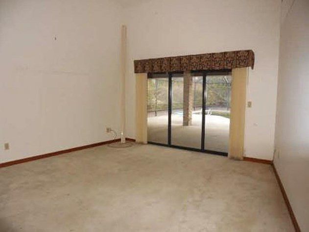 1st image of 12 Boxwood Ln