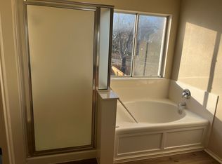 2303 S Crossing Dr, Round Rock, TX 78664