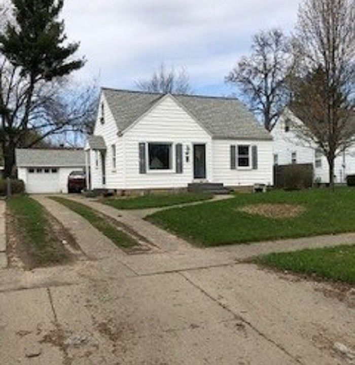 1st image of 1105 SW Buckingham Pl