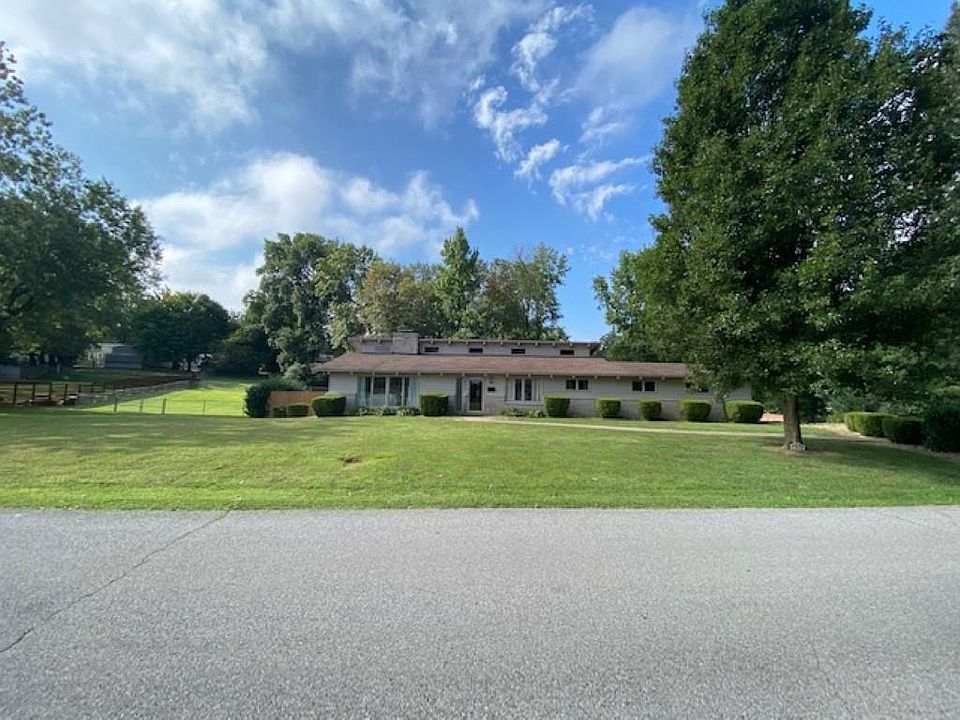 1st image of 922 Bell Dr