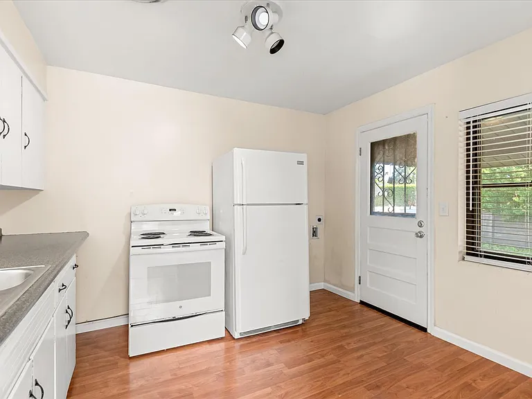 1671 Dale Ave — Photo 10