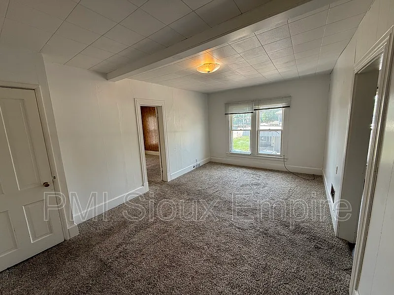 1 bed, 1.0 bath, 750 sqft, $700 — Photo 2