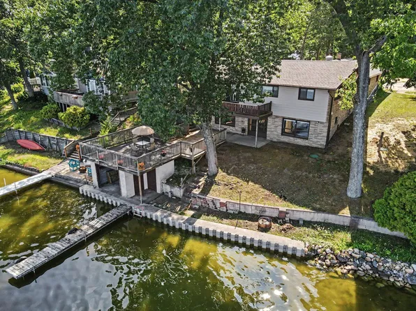 8540 S Vista Dr, Newaygo, MI 49337