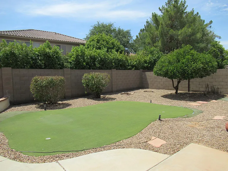 529 E Cantebria Dr — Photo 19