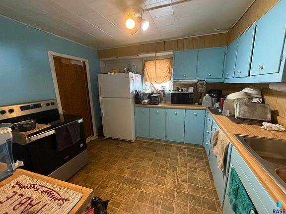 4th image of 412 SW 2nd St