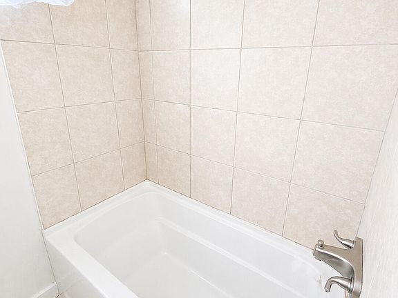 4th image of 54 Sinclair St