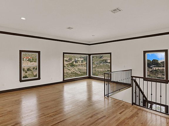 3rd image of 18 Kingery Dr