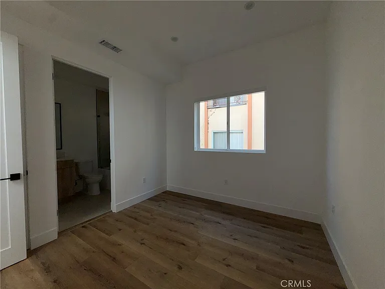 5044 Laurel Canyon Blvd — Photo 7