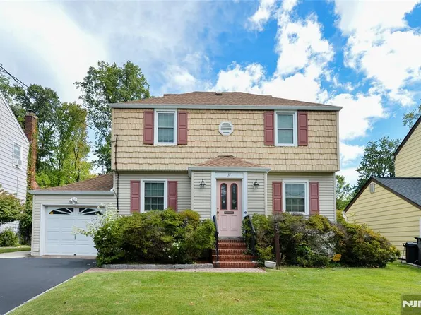 37 Lunn Avenue, Bergenfield, NJ 07621