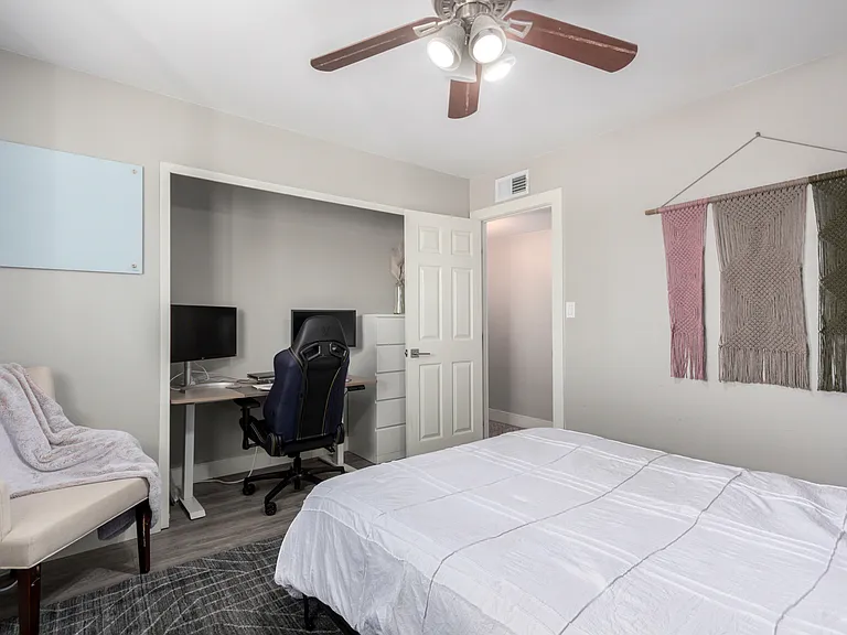 4220 E Becker Ln — Photo 15