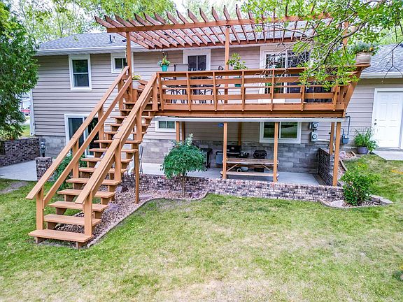 4th image of 404 Lund St