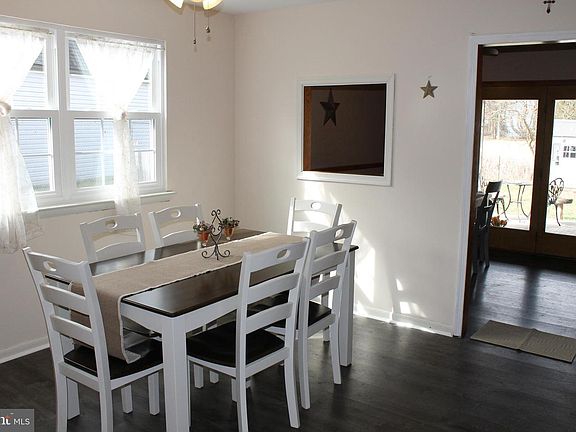 5th image of 36 Berks Ct