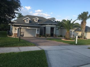38724 Oak Place Ct, Lady Lake, FL 32159