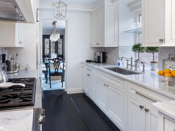 200 East 57th Street 14B image 2 of 10