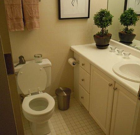 2nd image of 2020 N Lincoln Park W APT 11B