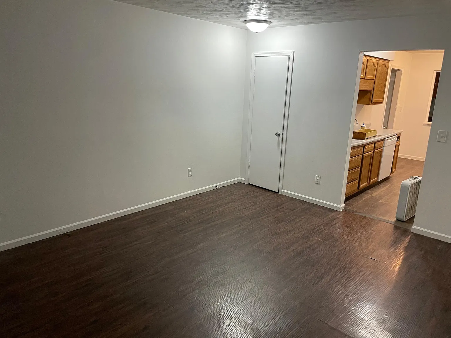 2 bed, 747 sqft, $1,200 — Photo 4