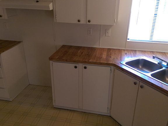 4th image of 156 Rowland Ave