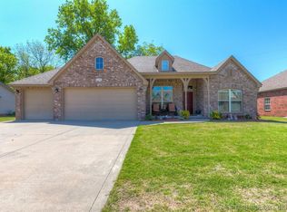2245 W Quinton St, Broken Arrow, OK 74011