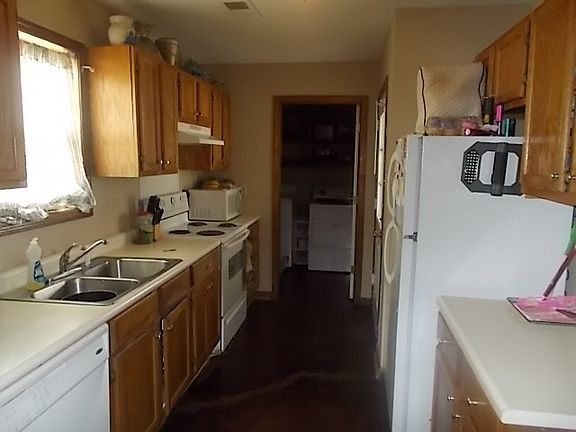 3rd image of 485 Katie Cv