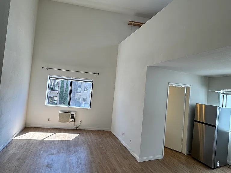 1625 Glendon Ave #7 — Photo 3